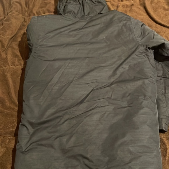 Youth north face weather proof winter coat! - Picture 4 of 4